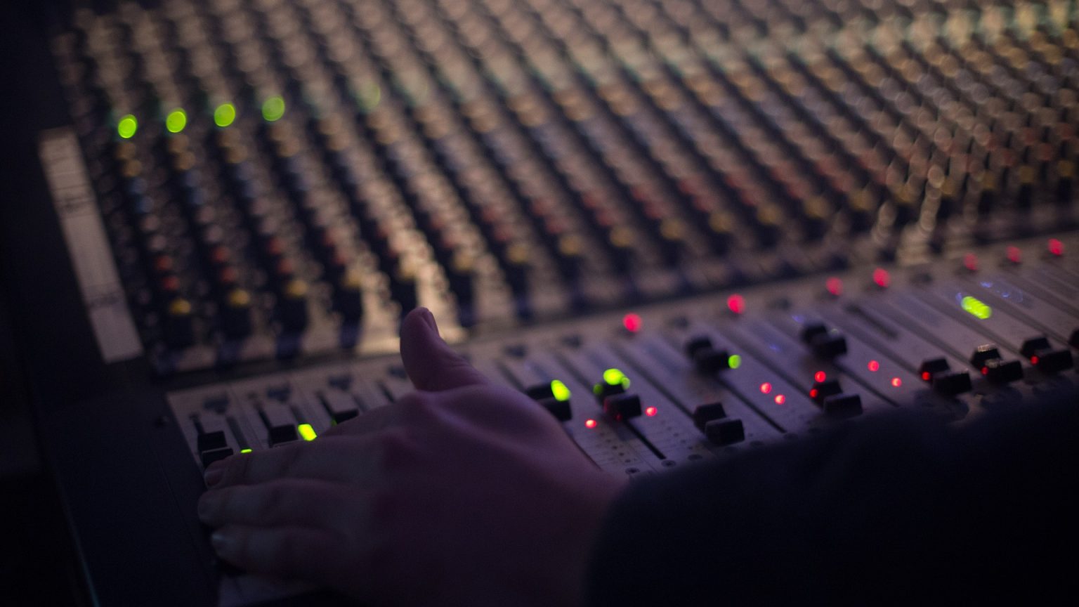 Do I a mixer in my studio? Optoproductions